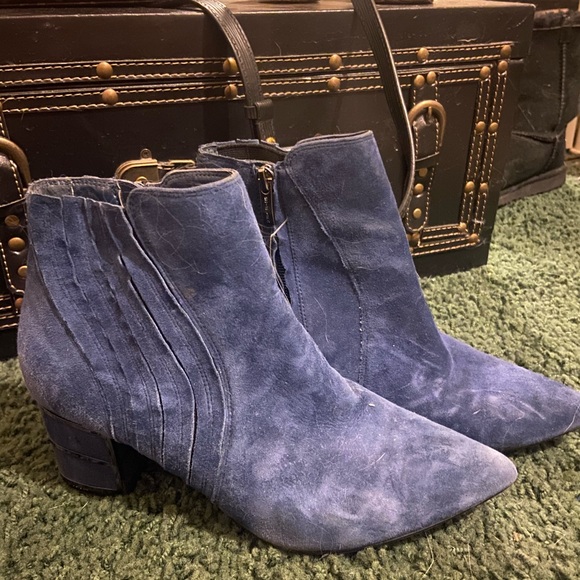 Blue suede booties - Picture 2 of 2